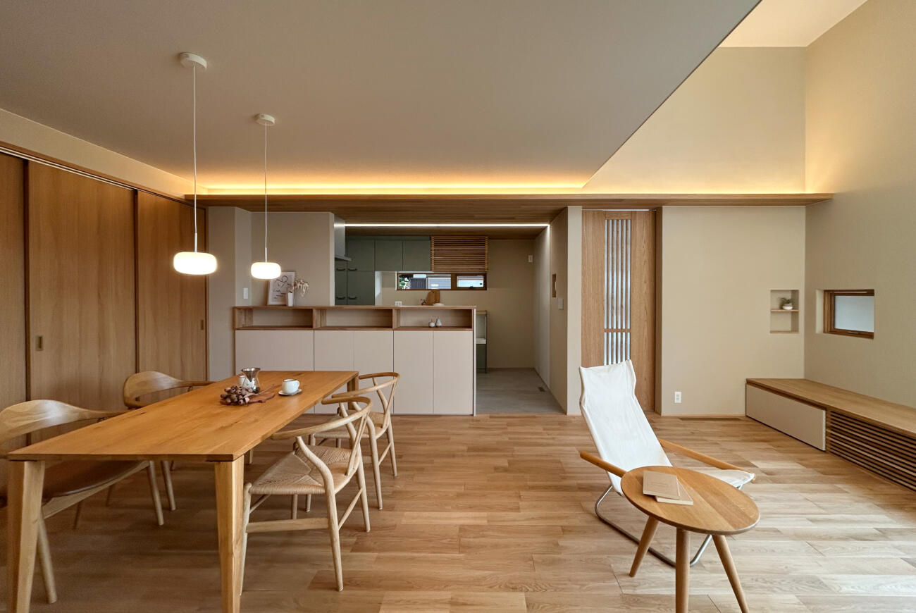 木の質感が映える、穏やかな上質空間